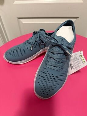 Crocs LiteRide Women size 9 Men size 7 new with tag blue color